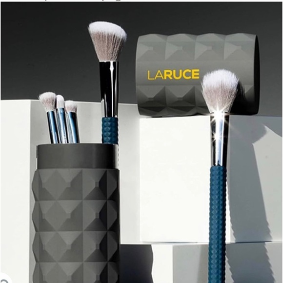 Laruce Makeup Brushes - Picture 1 of 1